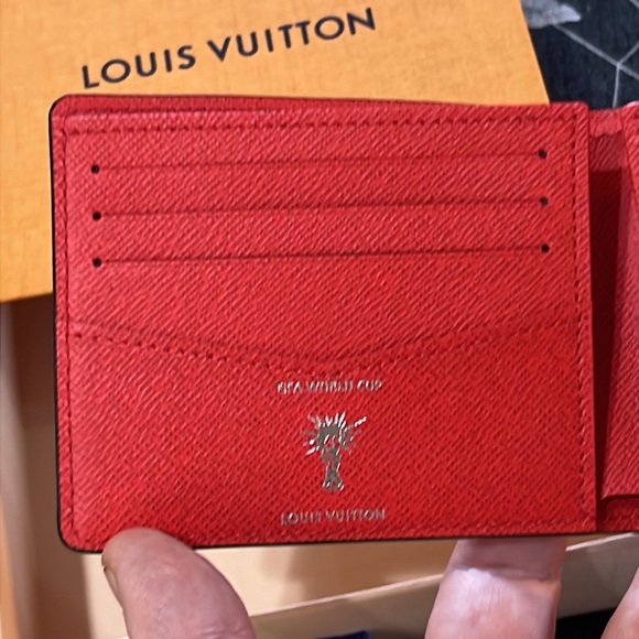 2018 LOUIS VUITTON FIFA COLLECTION WORLD CUP EPI RED/WHITE ROGUE SLENDER WALLET - Picture 8 of 13